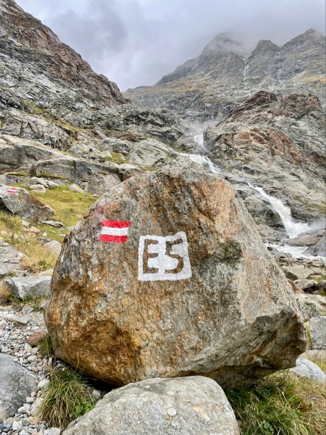 E5